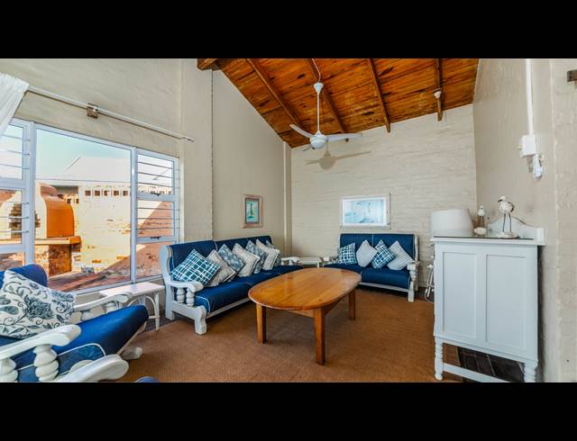 7 BEDROOM HOUSE FOR SALE IN SHAKAS ROCK